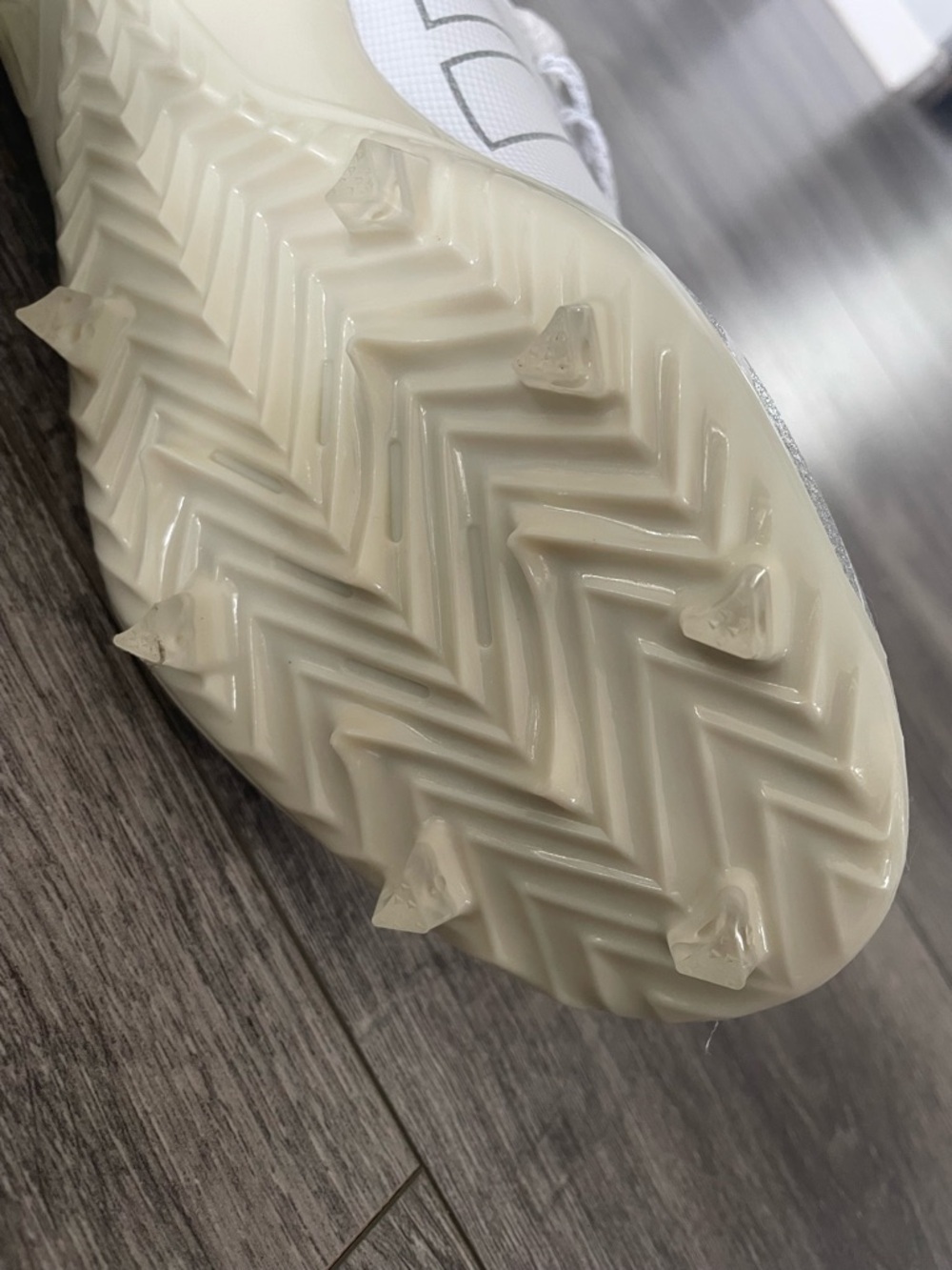 SOLD‼️adidas White Soccer Cleats with Silver Stripes - Picture 7 of 10